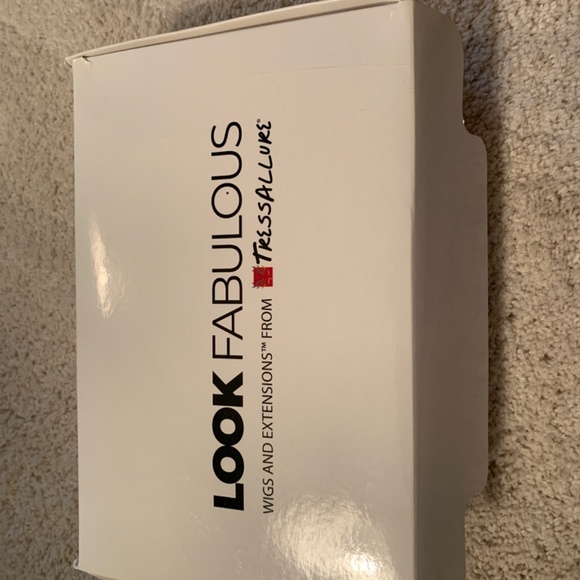 Synthetic wig - Picture 2 of 3